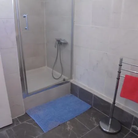 Confort,gare Tgv ,wifi, Clim, Parking, Avec Pt Dejeuner Compris ホームステイ