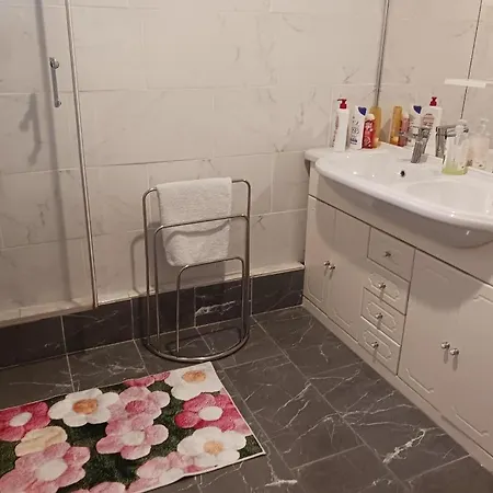 Confort,gare Tgv ,wifi, Clim, Parking, Avec Pt Dejeuner Compris ペルピニャン