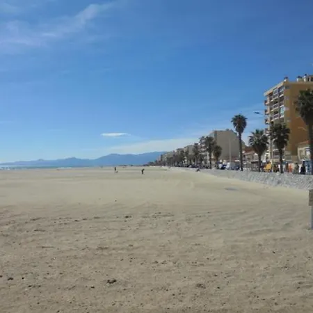 Confort,gare Tgv ,wifi, Clim, Parking, Avec Pt Dejeuner Compris * ペルピニャン